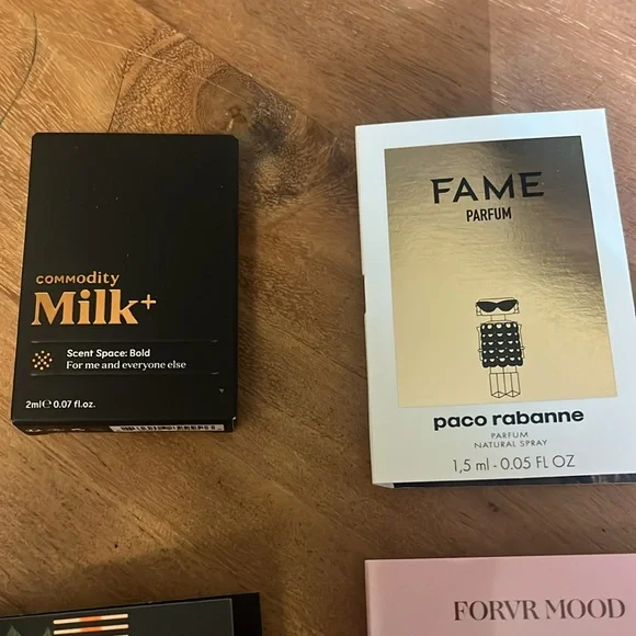 Assorted Perfume Sample Set - Picture 3 of 7